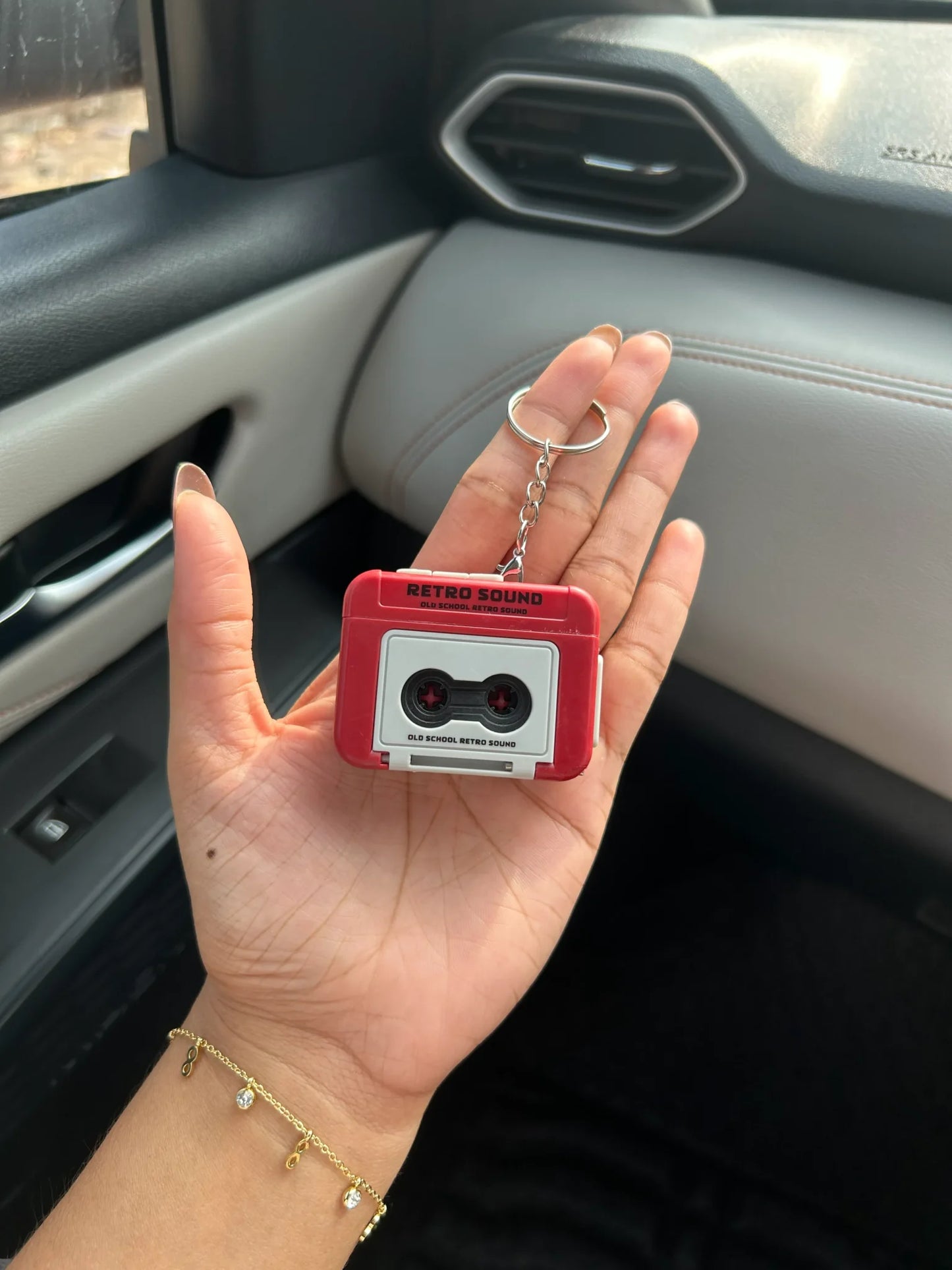 Retro Cassette Keychain with Voice Recorder 🎶💌™