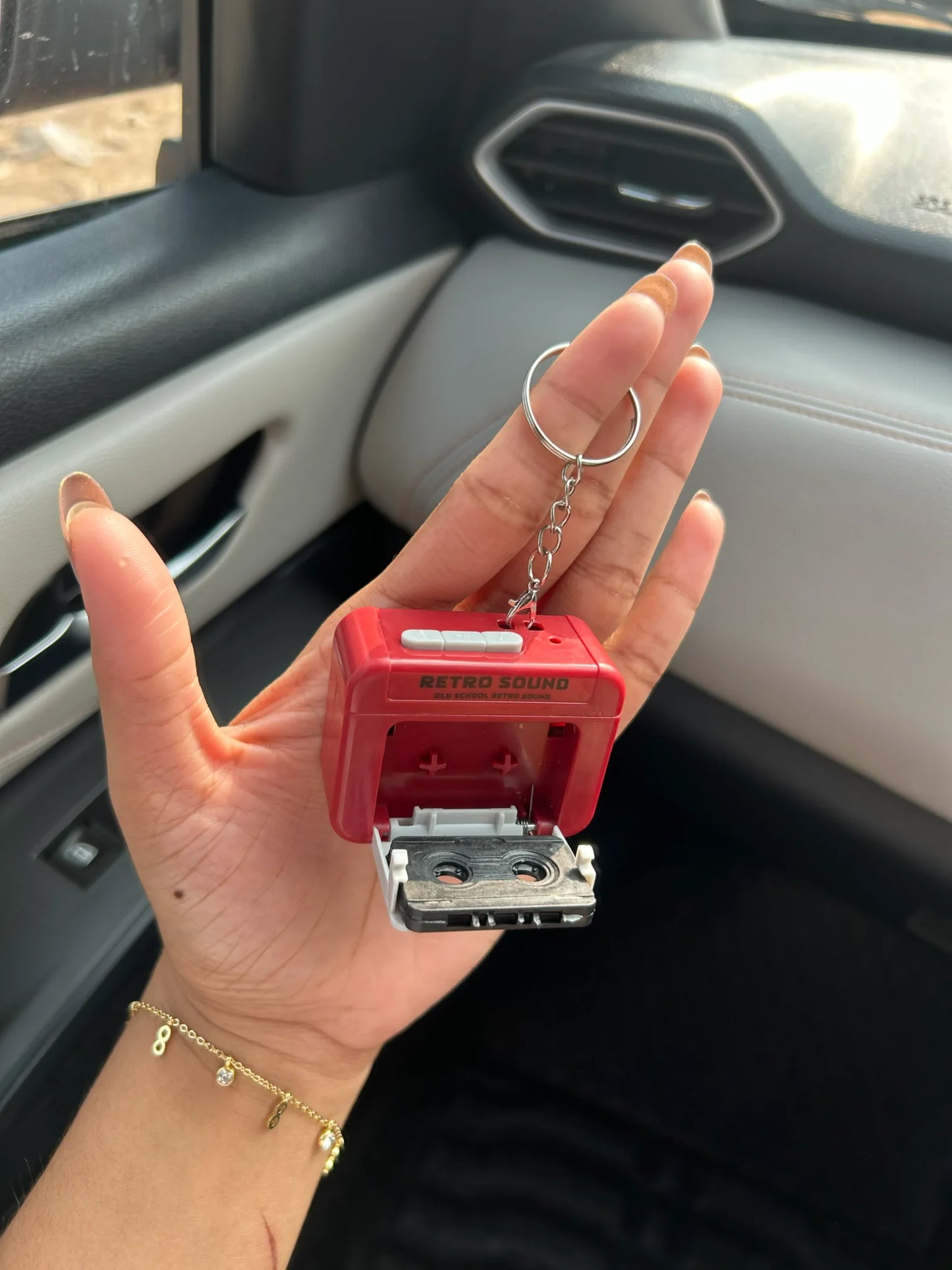Retro Cassette Keychain with Voice Recorder 🎶💌™